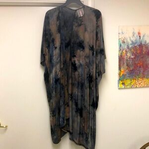 Super avant-garde cape to put over top, fits like an xl, new without tags